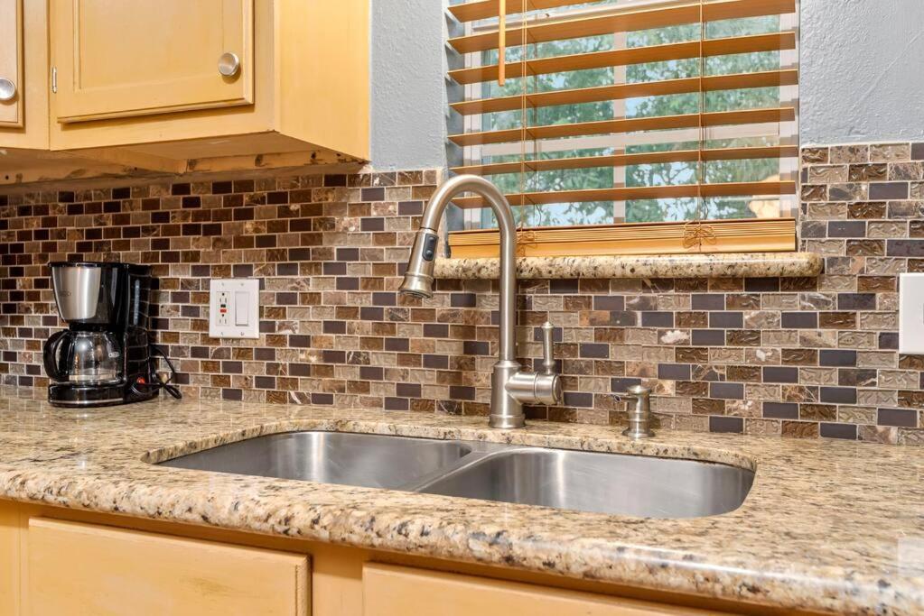 Sunnyside Retreat Apartamento Bacliff Exterior foto